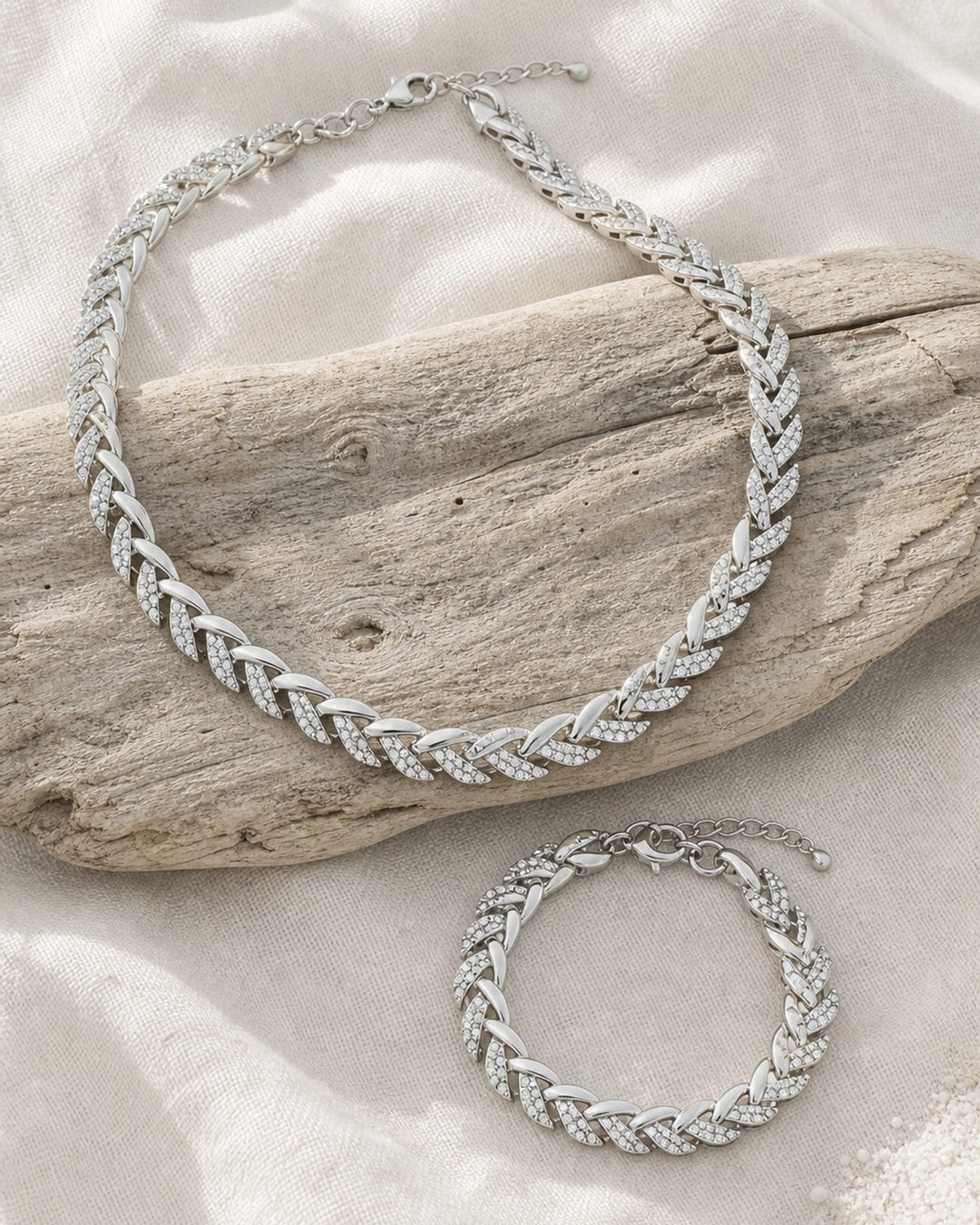 Neve set, silver, flat lay