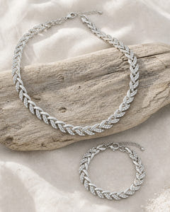 Neve set, silver, flat lay