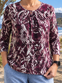 Allira blouse, close-up of the neckline and print