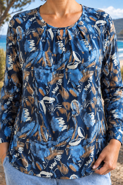 Lacey blouse, close-up of the neckline and print