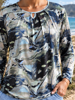 Primrose blouse, close-up of the neckline and print