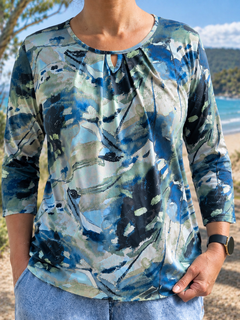 Aurora blouse, close-up of the neckline and print
