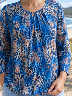 Ariadne blouse, close-up of the neckline and print